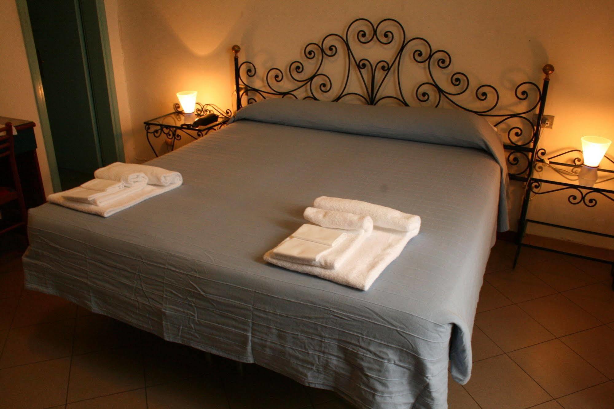 Hotel Fedora Florenţa Cameră foto