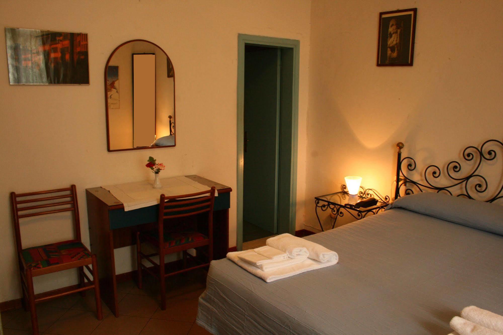 Hotel Fedora Florenţa Cameră foto